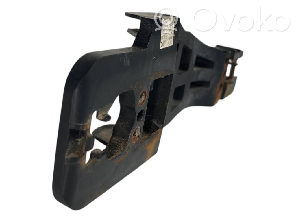 Priekšpusē turētājs / kronšteins ārējam atvēršanas rokturim