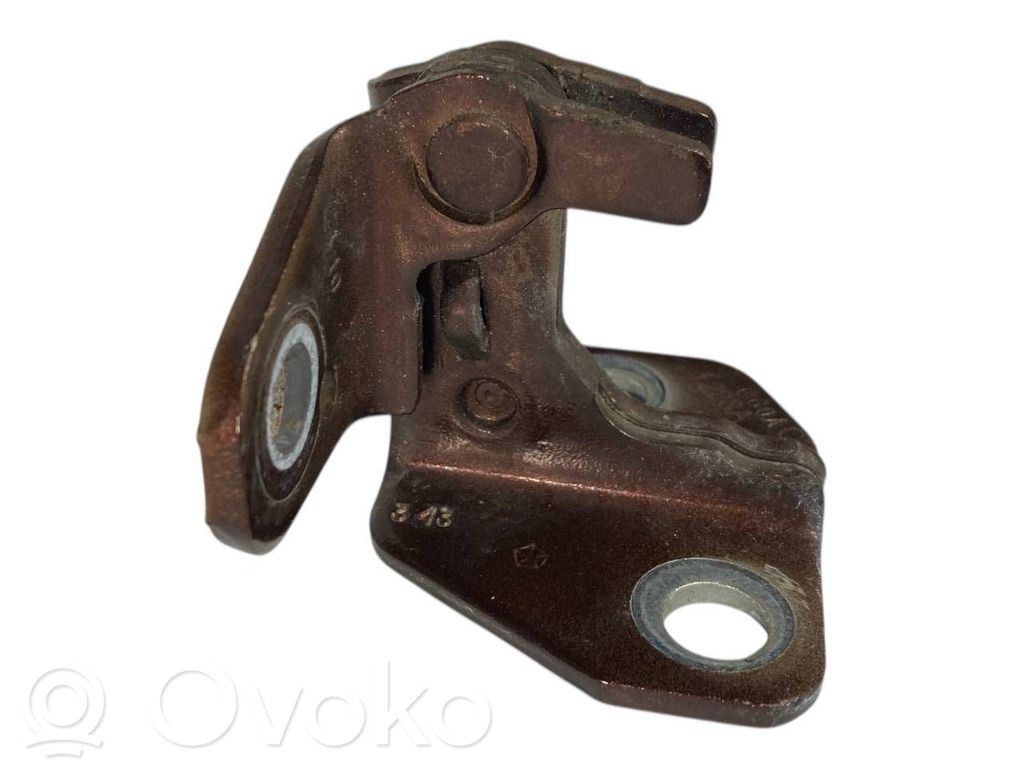 Priekšpusē augšējā vira (eņģe)