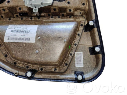 Apšuvums aizmugurējām durvīm