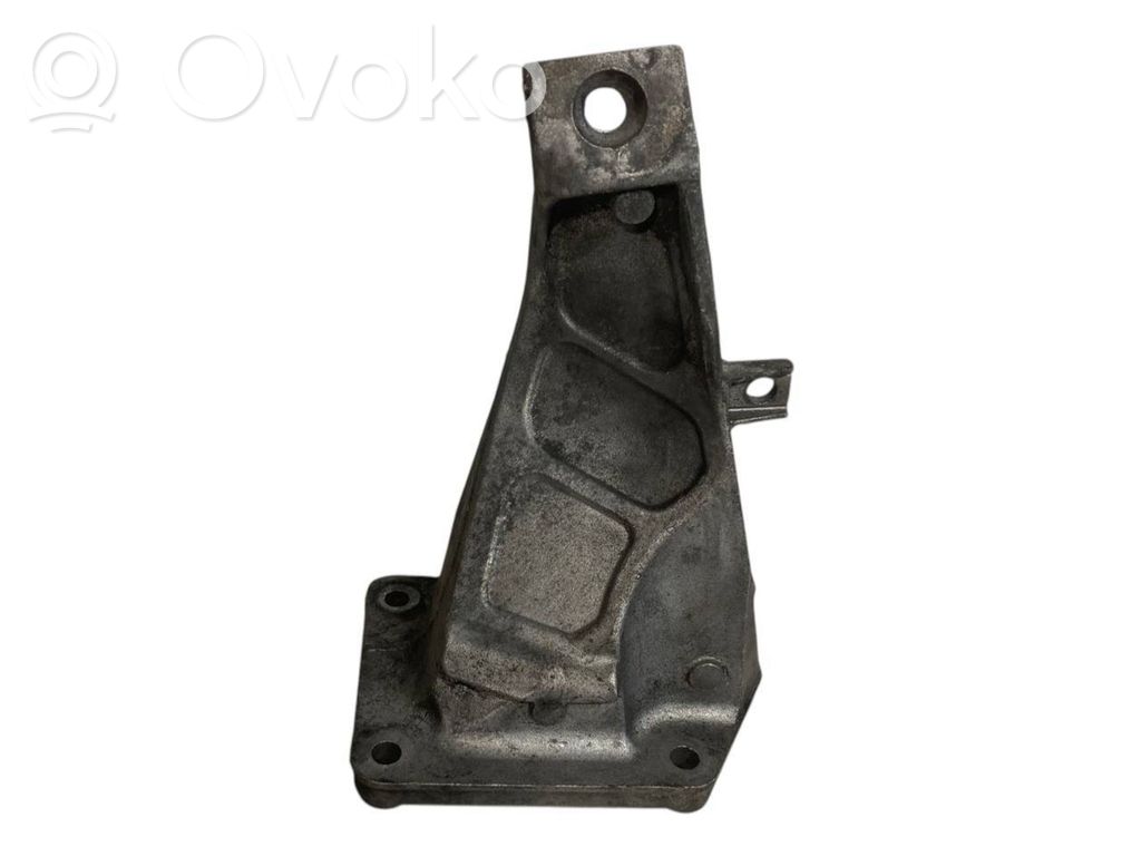 Engine mounting bracket