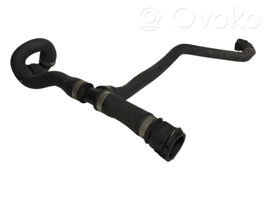 Caurulīte (-es) / šļūtene (-es)