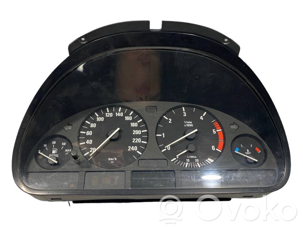 Speedometer (in the instrument panel)