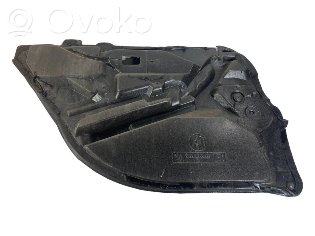 Cita veida aizmugurē durvju dekoratīvās apdares detaļas