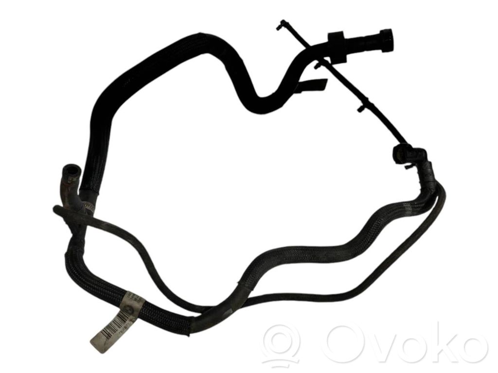 Caurule (-es) / šļūtene (-es)