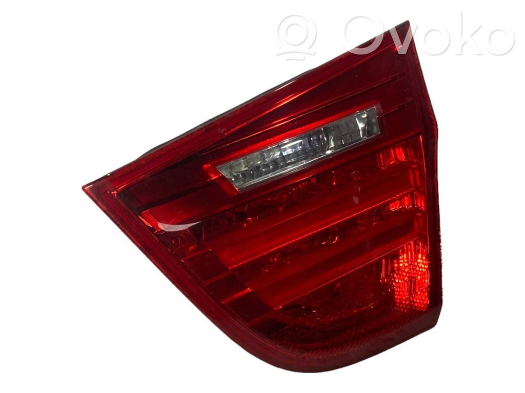 Aizmugurējais lukturis pārsegā