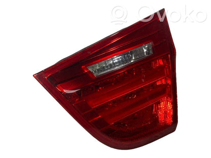 Aizmugurējais lukturis pārsegā