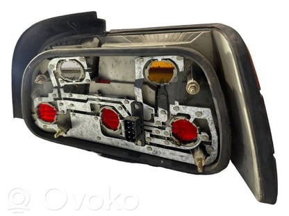 Aizmugurējais lukturis virsbūvē