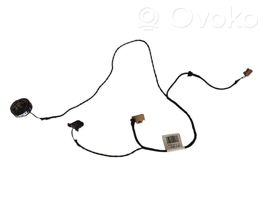 Aizmugurējo durvju vadu instalācija