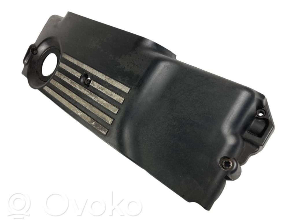 Dzinēja pārsegs (dekoratīva apdare)