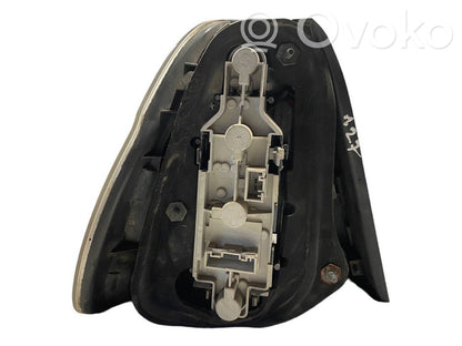 Aizmugurējais lukturis virsbūvē