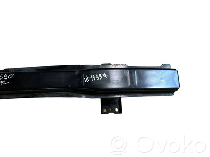 Priekšpusē bampera sija / balka