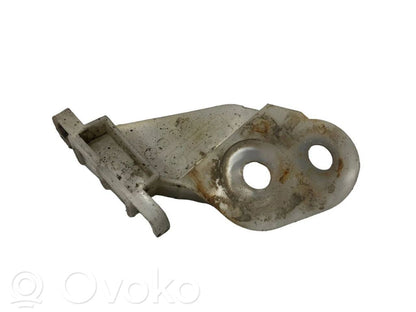 Priekšpusē bampera turētājs