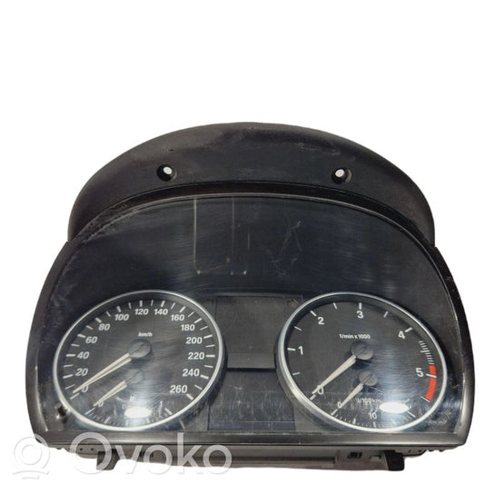 Speedometer (in the instrument panel)
