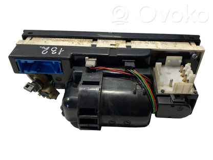 Gaisa kondicioniera / klimata kontroles / salona apsildes vadības bloks (salonā)