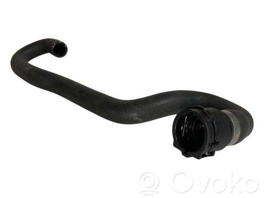 Caurulīte (-es) / šļūtene (-es)