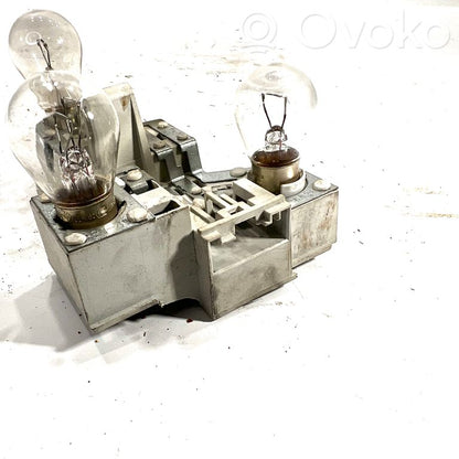 Aizmugures spuldzes vāka turētājs