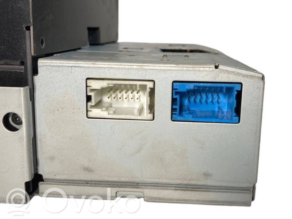 Radio / CD/DVD atskaņotājs / navigācija