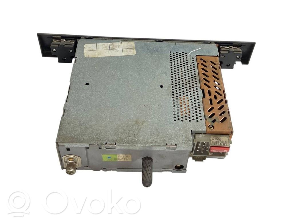 Radio / CD/DVD atskaņotājs / navigācija