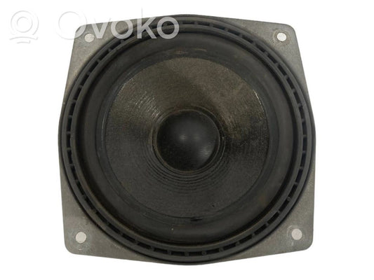 Skaļrunis priekšējā panelī