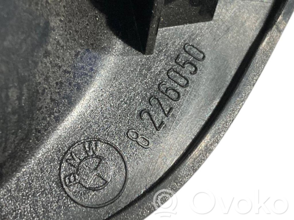 Internal opening handle