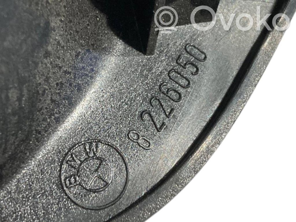 Internal opening handle