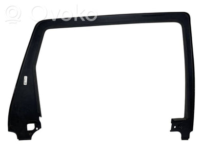 Aizmugurē durvju stikla apdare