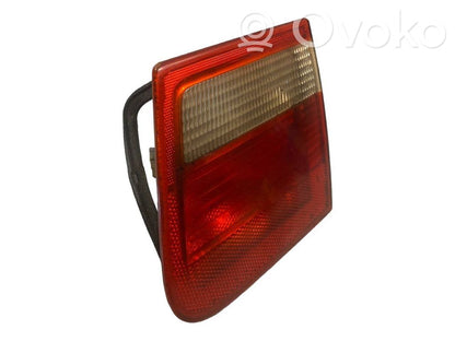 Aizmugurējais lukturis pārsegā