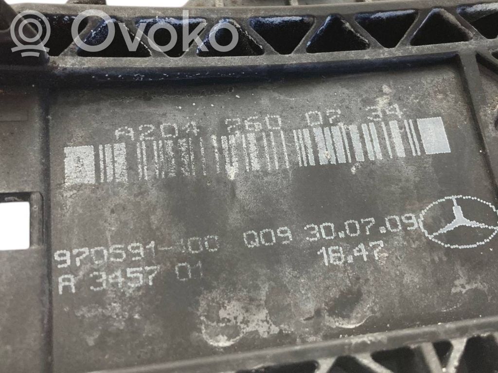 Priekšpusē turētājs / kronšteins ārējam atvēršanas rokturim