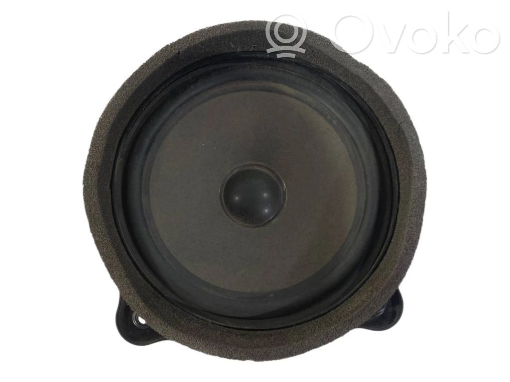 Динамик(и) в передней двери