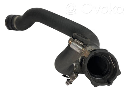 Caurulīte (-es) / šļūtene (-es)