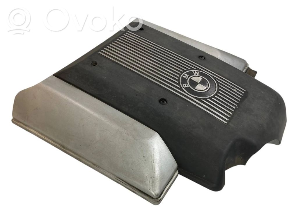 Dzinēja pārsegs (dekoratīva apdare)