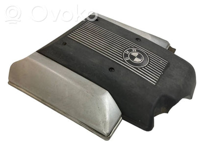 Dzinēja pārsegs (dekoratīva apdare)