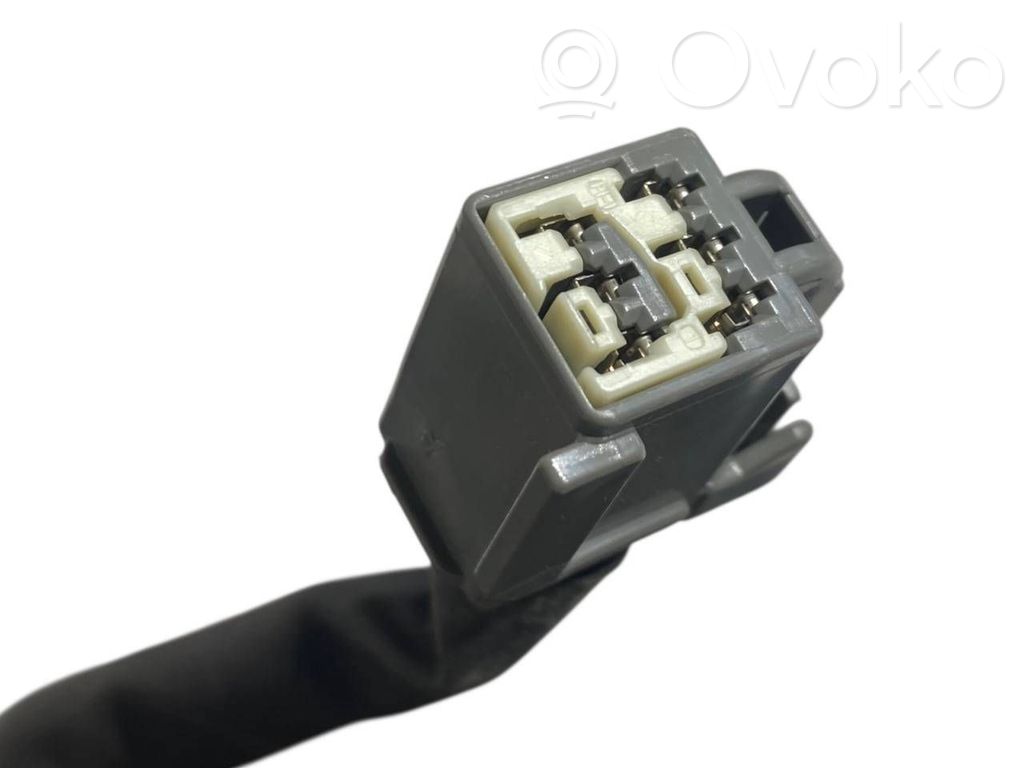 Aizmugurējais lukturis virsbūvē