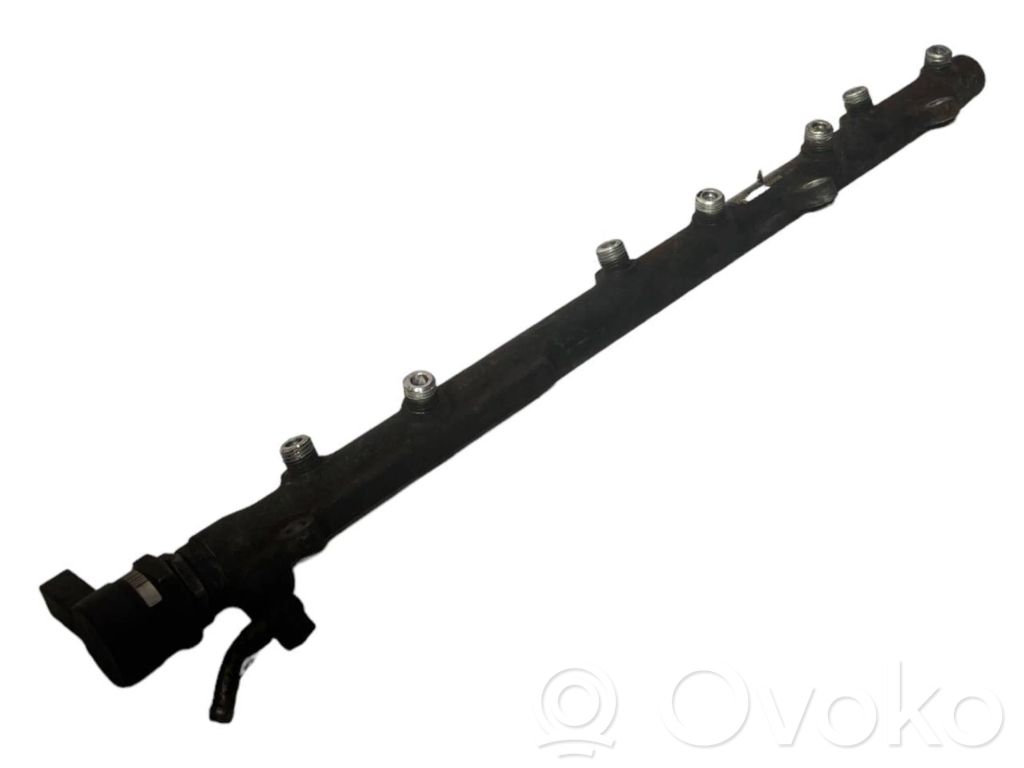 Fuel main pipe