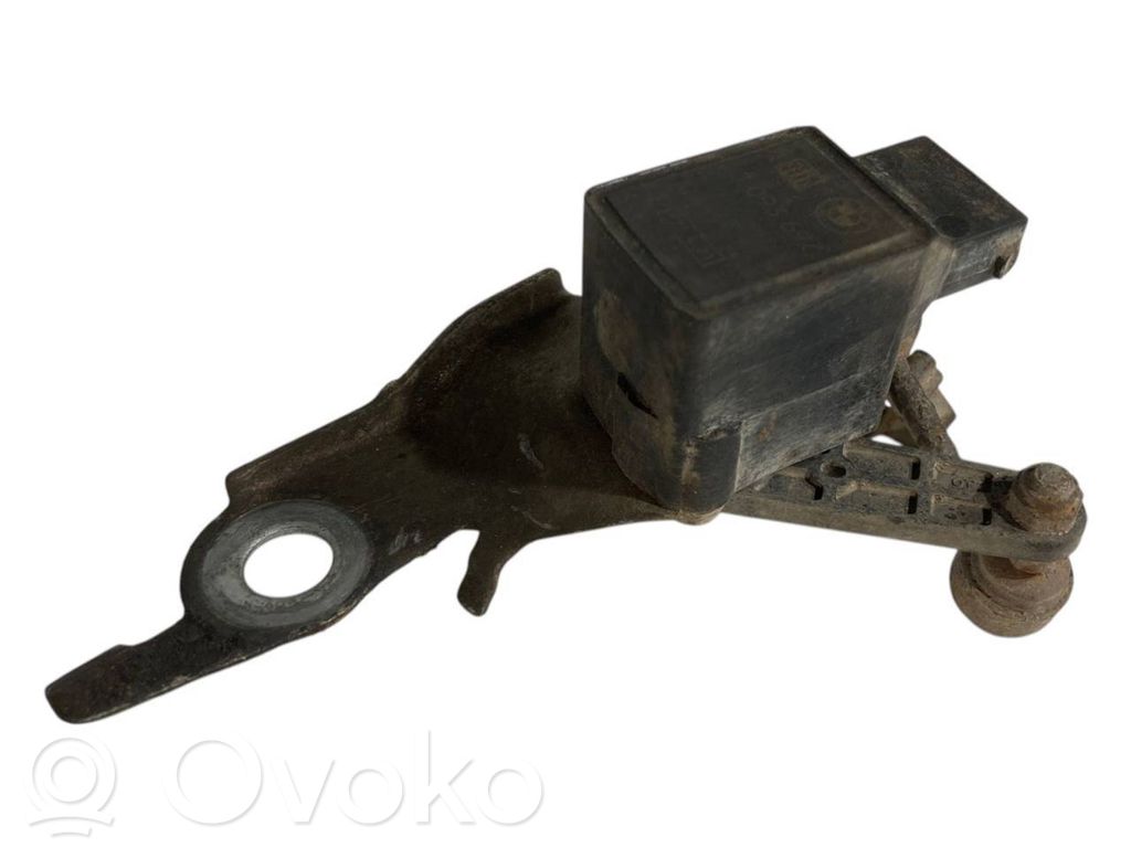Augstuma sensors (priekšējo lukturu)