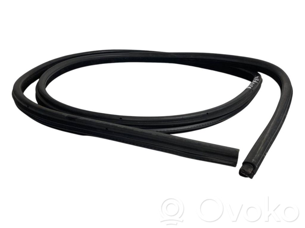 Priekšpusē apdares gumija (virsbūvē)