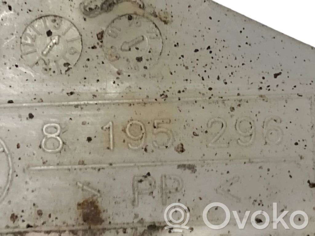 Priekšpusē bampera turētājs