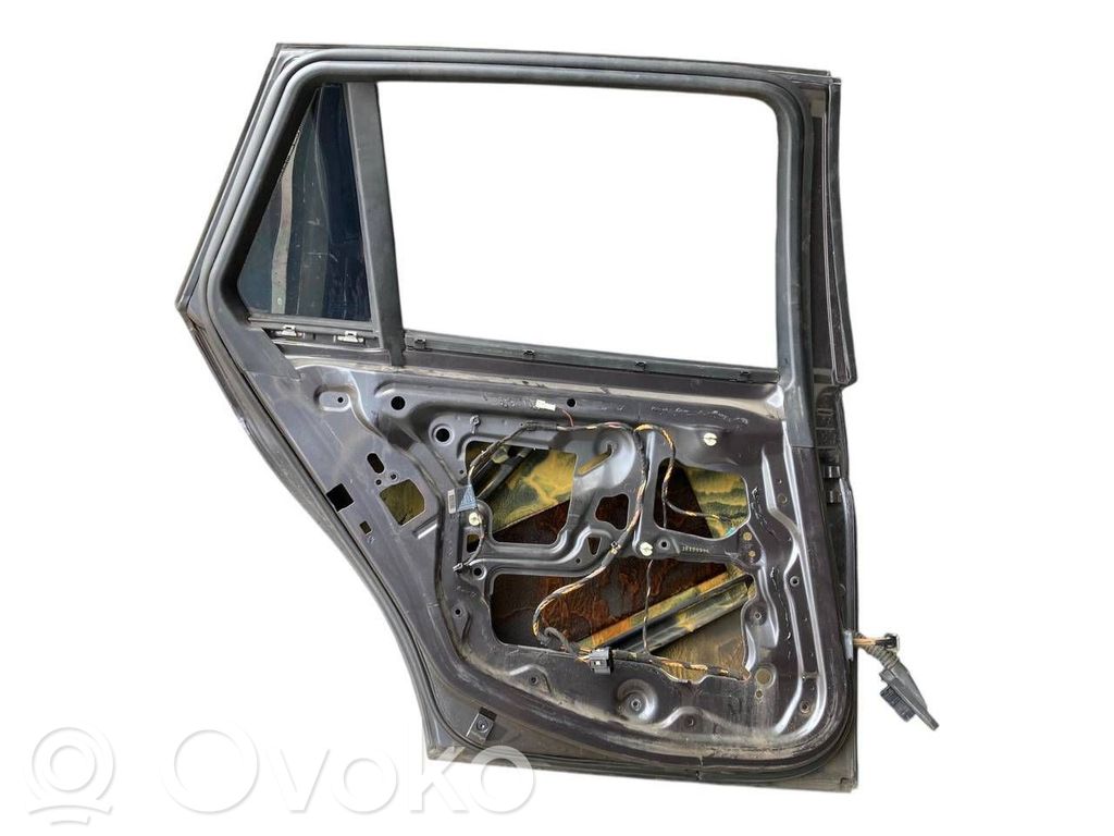 Aizmugurējās durvis