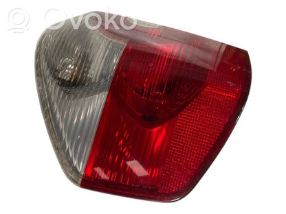 Aizmugurējais lukturis virsbūvē