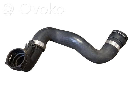 Caurulīte (-es) / šļūtene (-es)