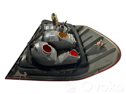 Aizmugurējais lukturis virsbūvē