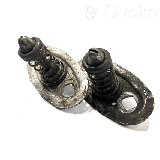 Замок капота двигателя