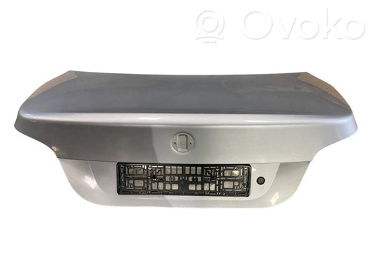 Задняя крышка (багажник)