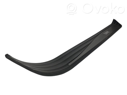 Priekšējā sliekšņa dekoratīvā apdare (iekšējā)