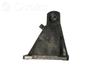 Engine mounting bracket