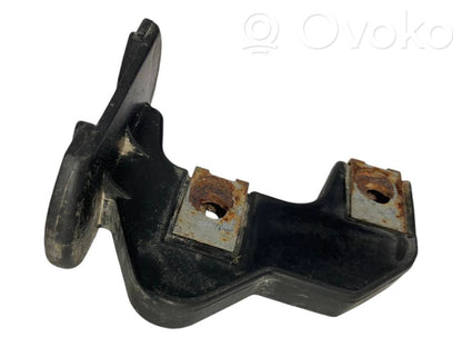 Priekšpusē bampera turētājs