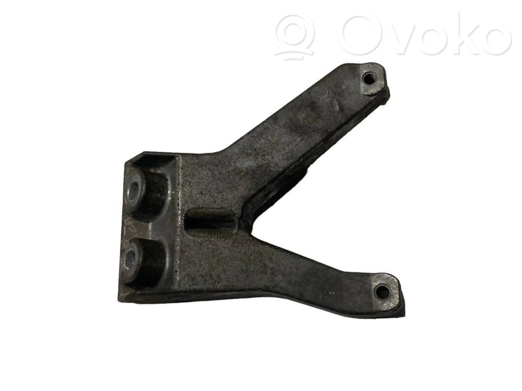 Engine mounting bracket