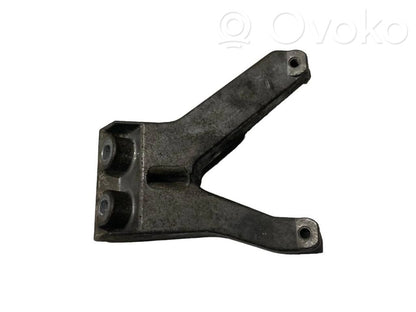 Engine mounting bracket