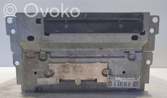 Radio / CD/DVD atskaņotājs / navigācija