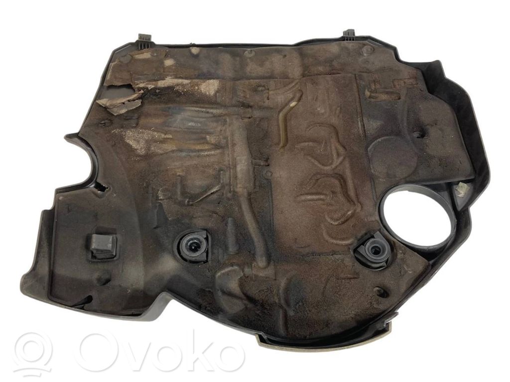 Dzinēja pārsegs (dekoratīva apdare)